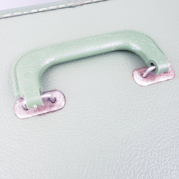 Vintage ‘70s Carilite Hard Shell Train Case Makeup Avocado Green No Key - Picture 12 of 14